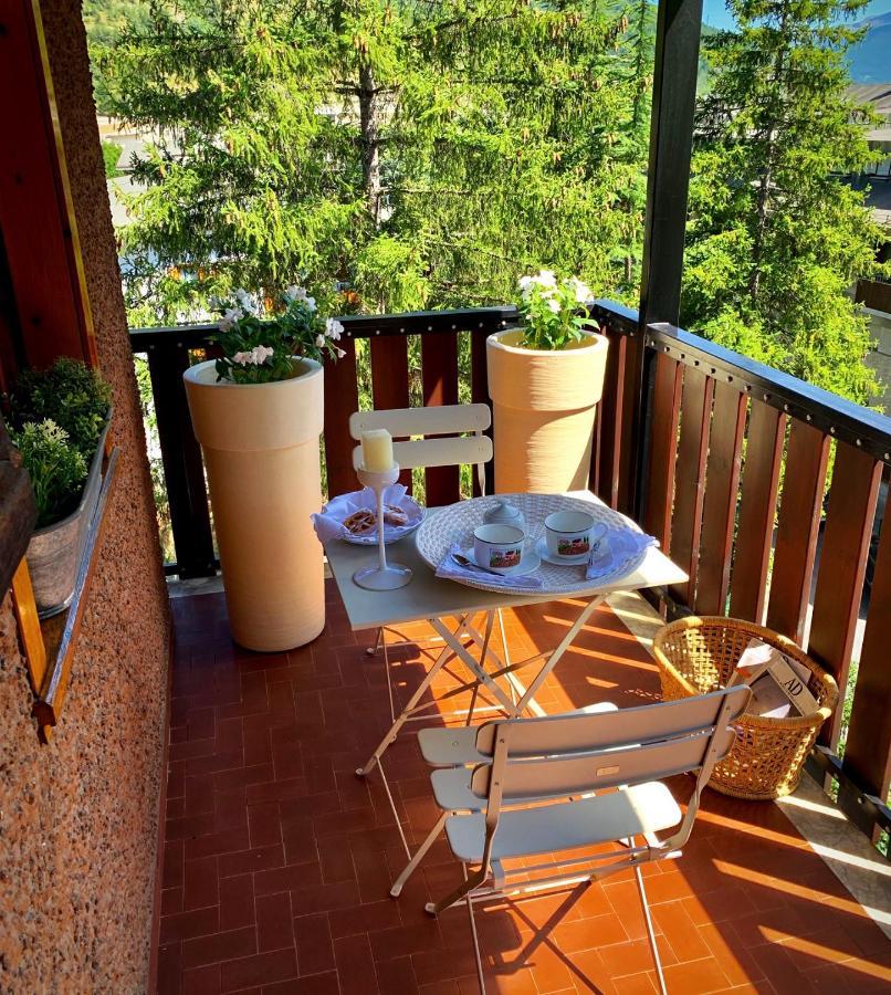 Elegante Trilocale Con Garage, Terrazzo E Vista Montagne Apartment บาร์โดเนกเกีย ภายนอก รูปภาพ